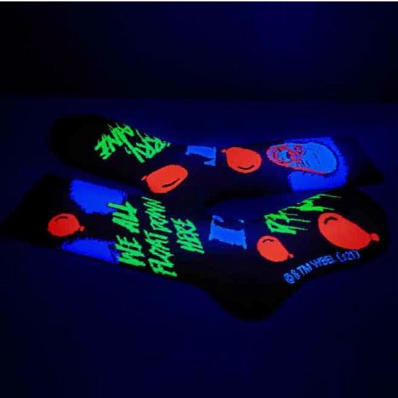 New Bioworld It Classic 1990 Pennywise Men's Athletic Crew Socks size 8-12 - Picture 4 of 4